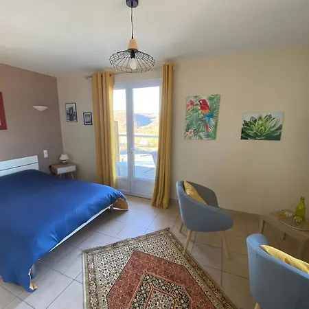 אתר קמפינג Val St Georges Saint-Georges-de-Luzençon