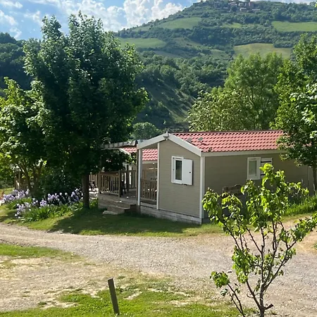 אתר קמפינג Val St Georges Saint-Georges-de-Luzençon