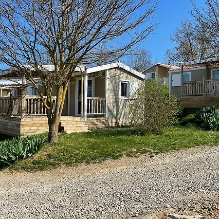 אתר קמפינג Val St Georges Saint-Georges-de-Luzençon